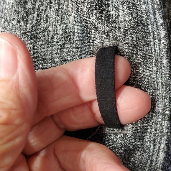 Avia, Beautiful shade of gray leggings size small (2-4) 2 big pockets in front. - Picture 4 of 9